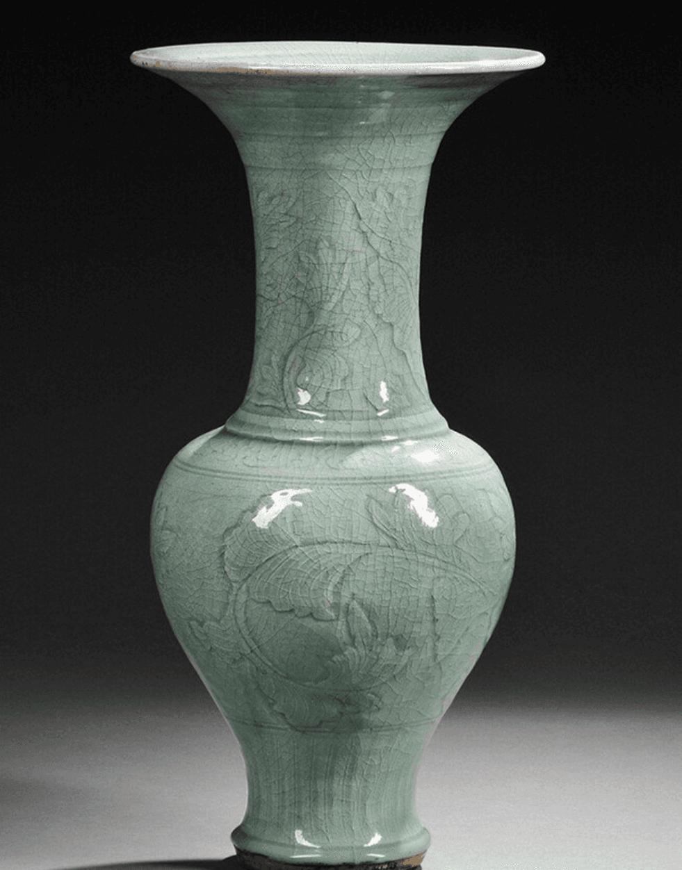 Collection Showcase Vase